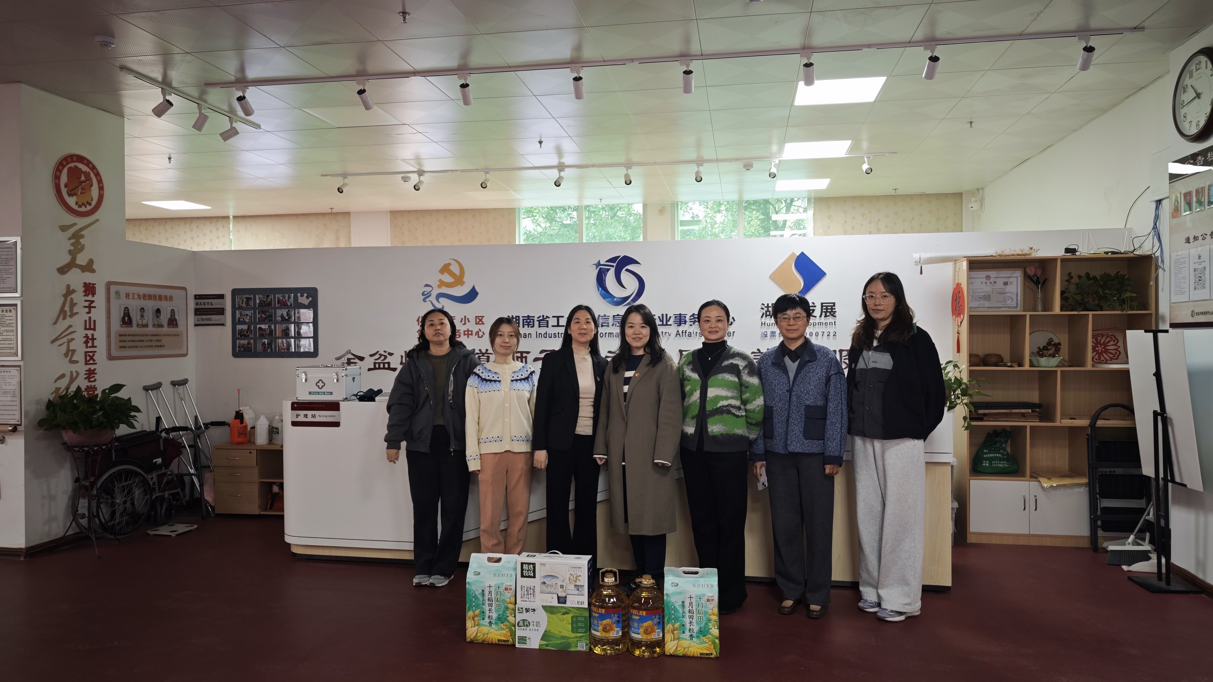 乐鱼平台_乐鱼(中国)一站式服务平台证券事务与资金财务党支部开展“关爱独居老人”志愿服务活动